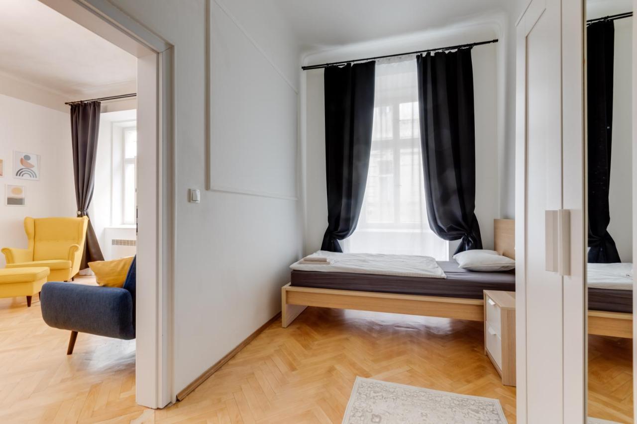 Lovely Apartments Heart Of Прага Екстериор снимка