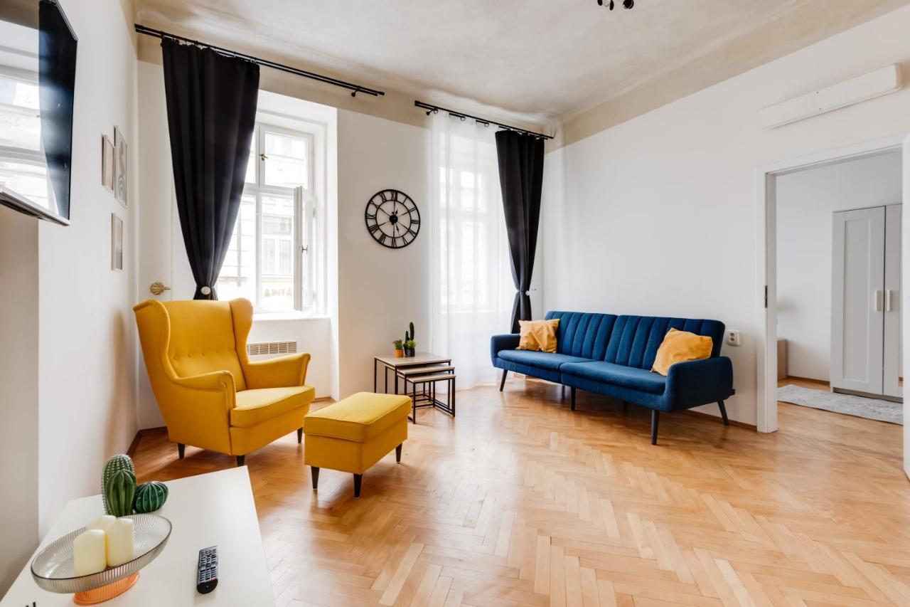 Lovely Apartments Heart Of Прага Екстериор снимка