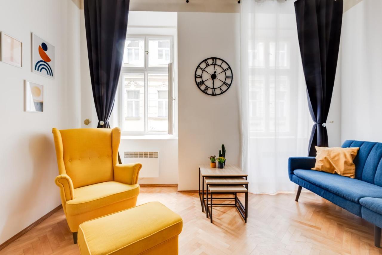Lovely Apartments Heart Of Прага Екстериор снимка