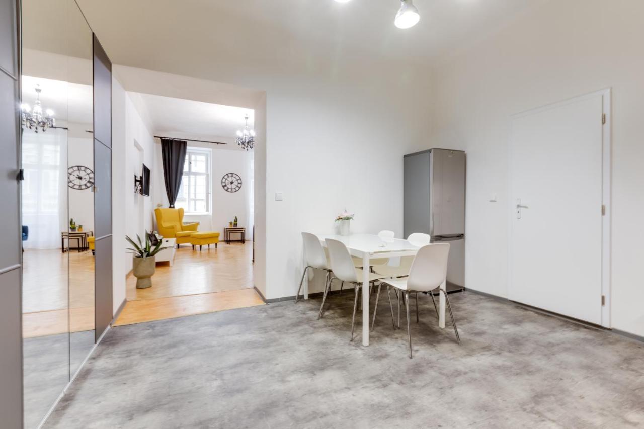Lovely Apartments Heart Of Прага Екстериор снимка