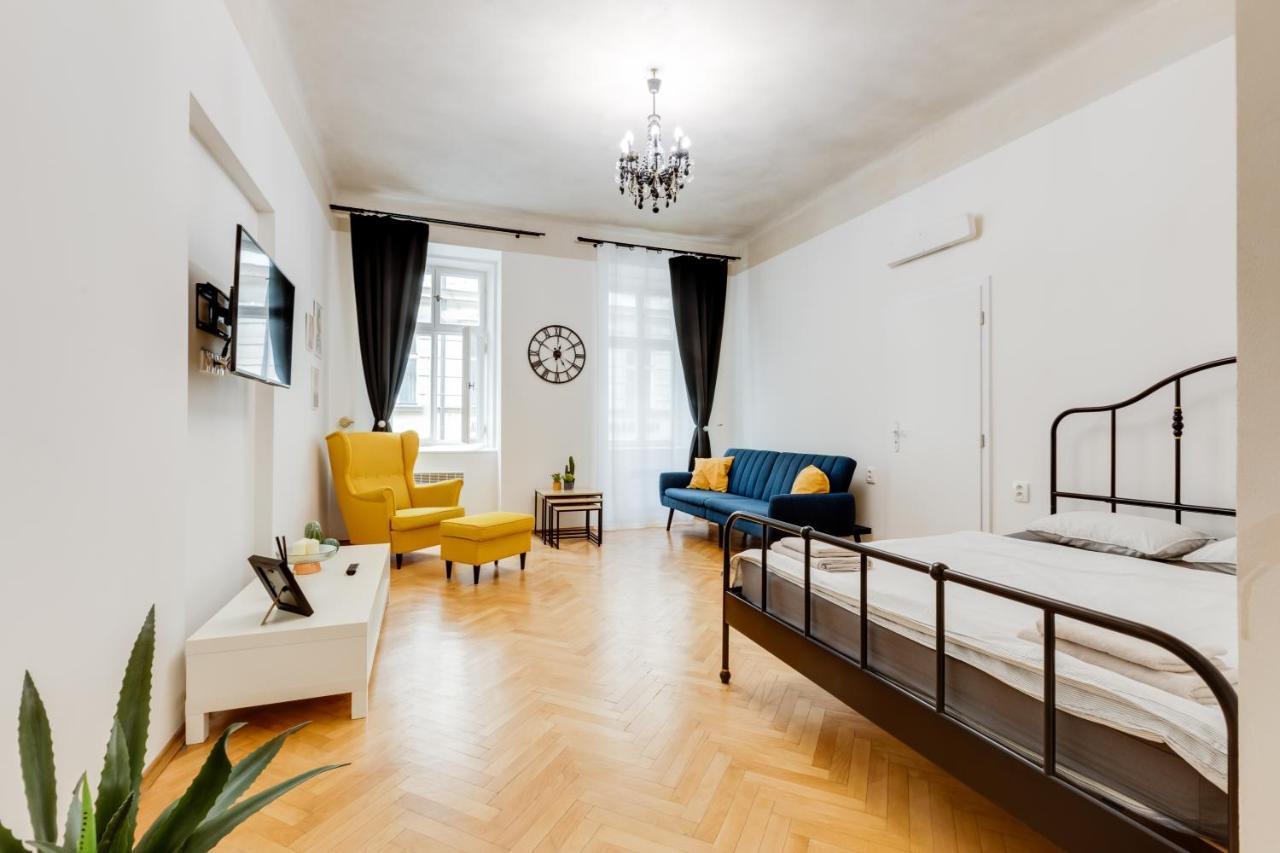 Lovely Apartments Heart Of Прага Екстериор снимка